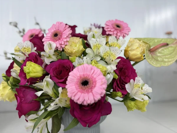 white lilies bouquet