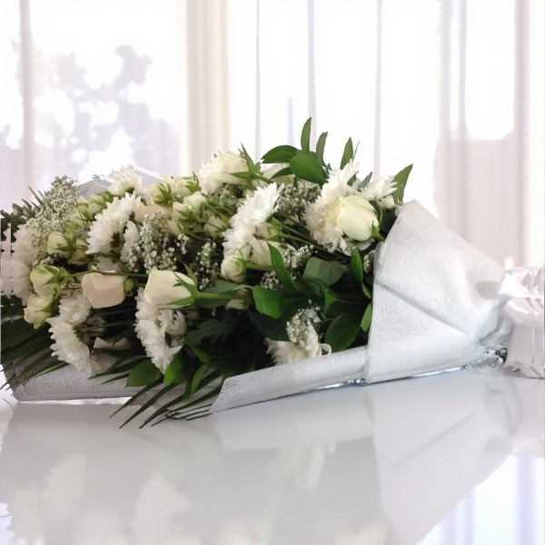 Graceful White Mixed flowers Bouquet