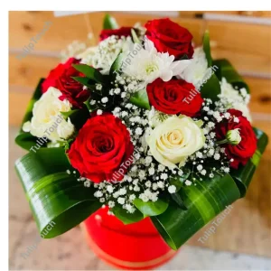 red and white roses bouquet